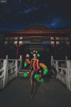 《撕掉她的衣服5》