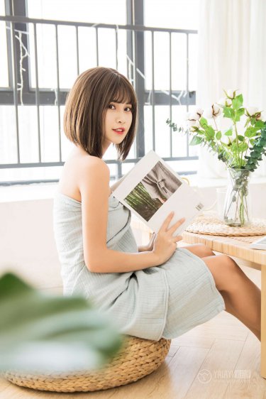 女人迈开腿让男生拔萝卜视频