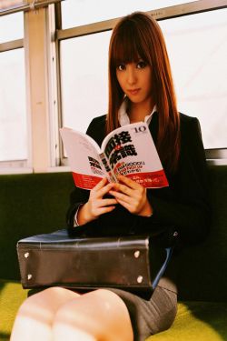 《和领导一起三P娇妻》